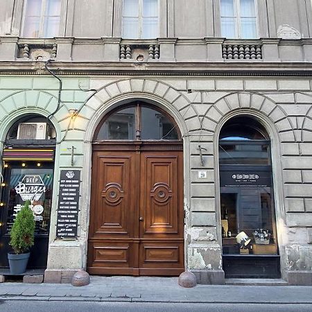 Classical Budapest Apartment In The Old Pest Экстерьер фото