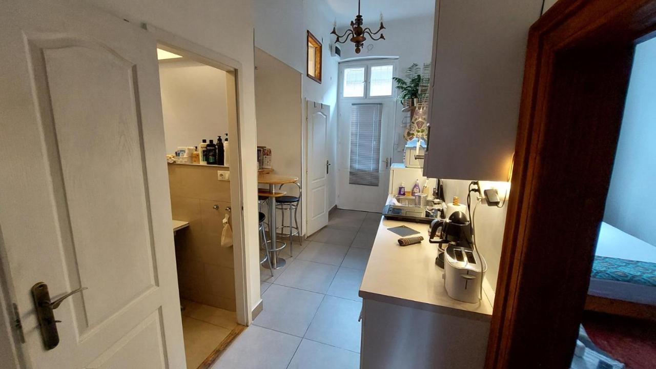 Classical Budapest Apartment In The Old Pest Экстерьер фото
