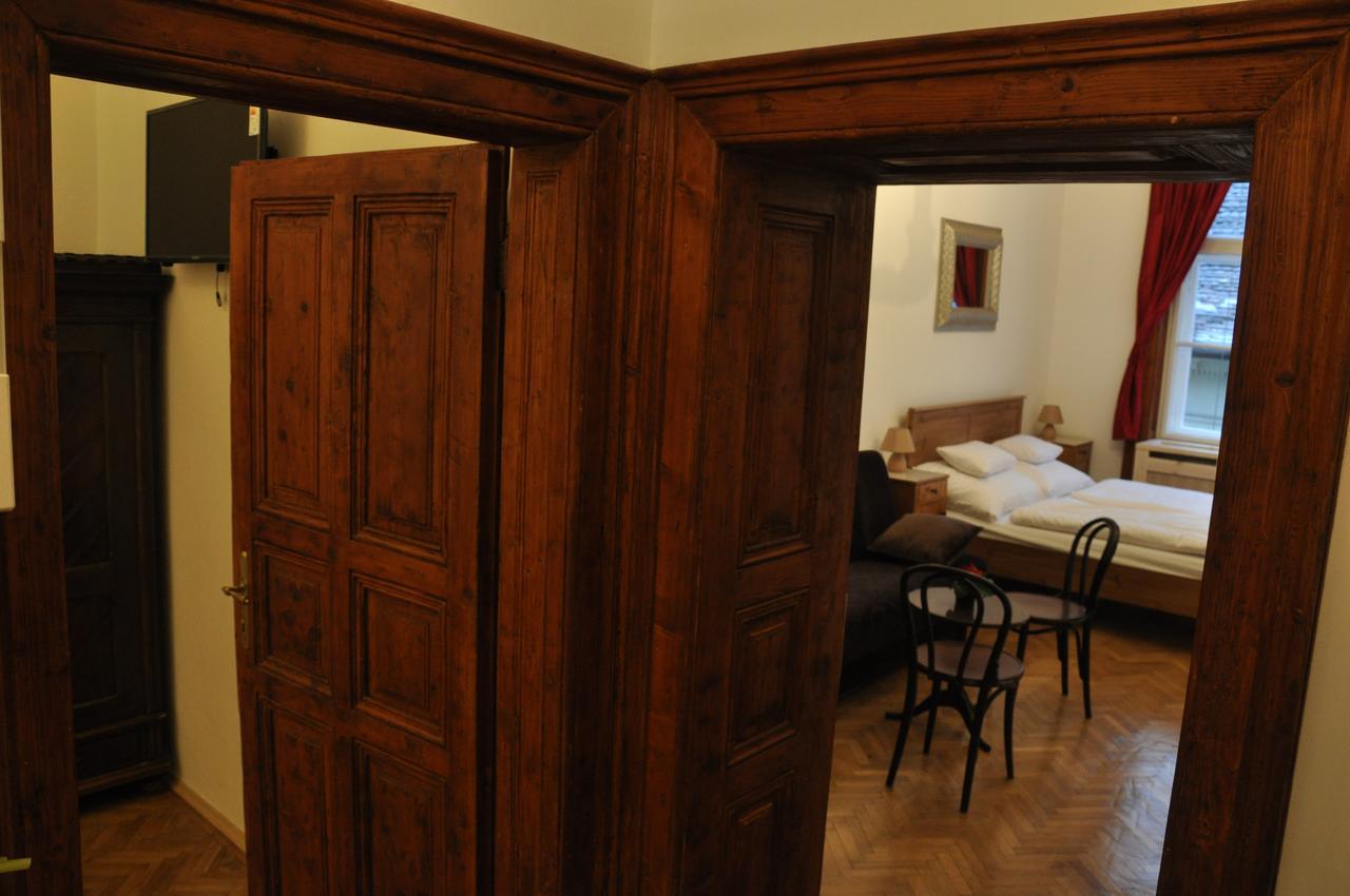 Classical Budapest Apartment In The Old Pest Экстерьер фото