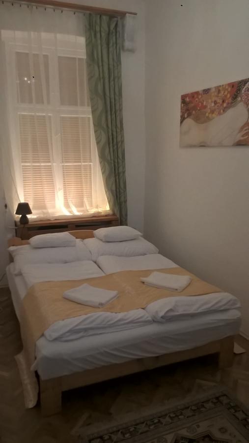 Classical Budapest Apartment In The Old Pest Экстерьер фото