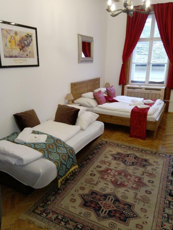 Classical Budapest Apartment In The Old Pest Экстерьер фото